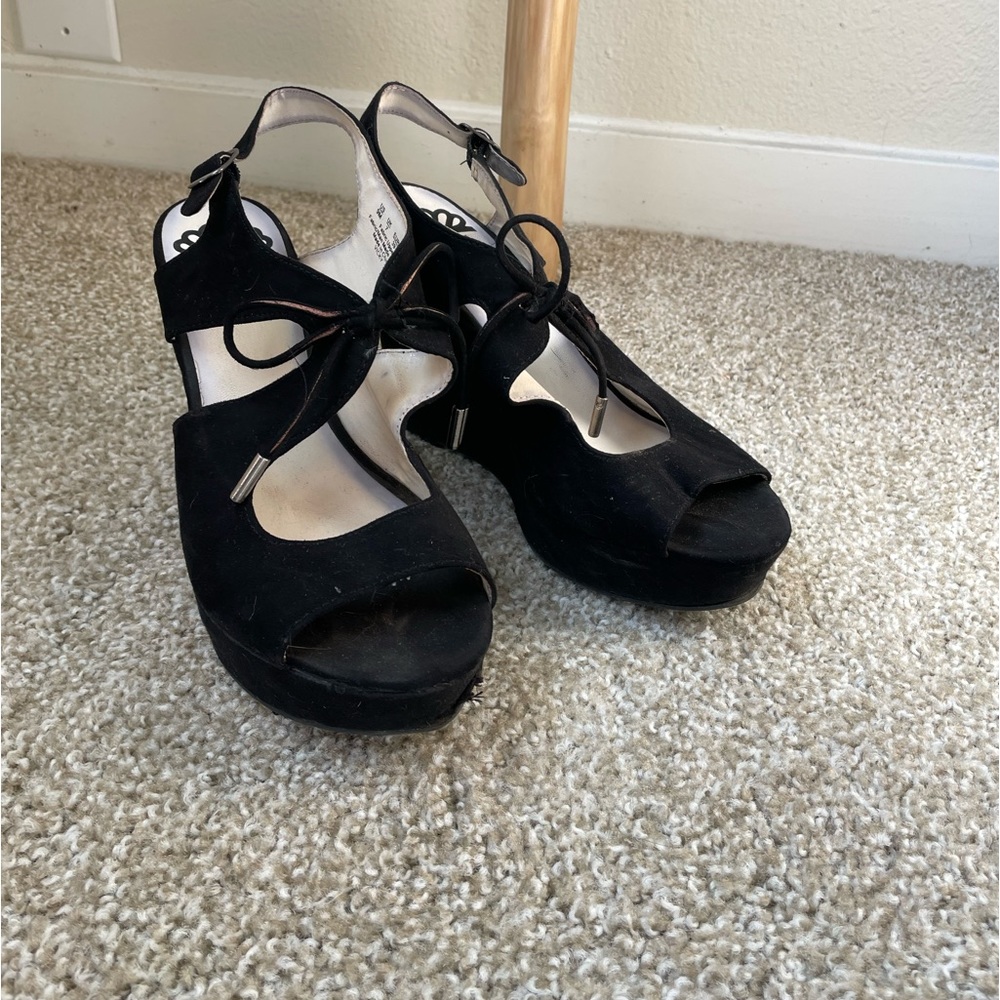 Black wedge heels